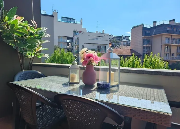 Exclusive And Unobtainable Big Terrace In Milano Downtown With Ac, Wifi, Subway M1 And M2 In Shopping Area