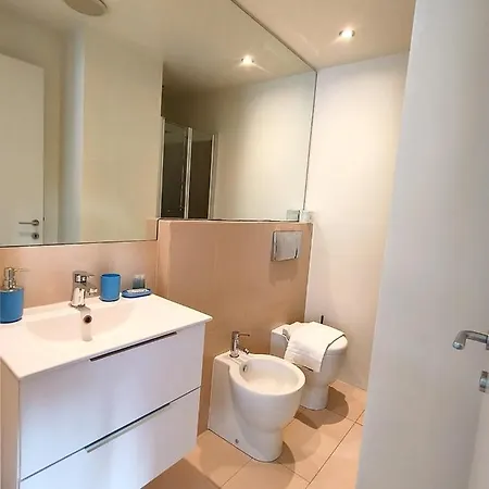 Exclusive And Unobtainable Big Terrace In Milano Downtown With Ac, Wifi, Subway M1 And M2 In Shopping Area Apartment Exterior photo